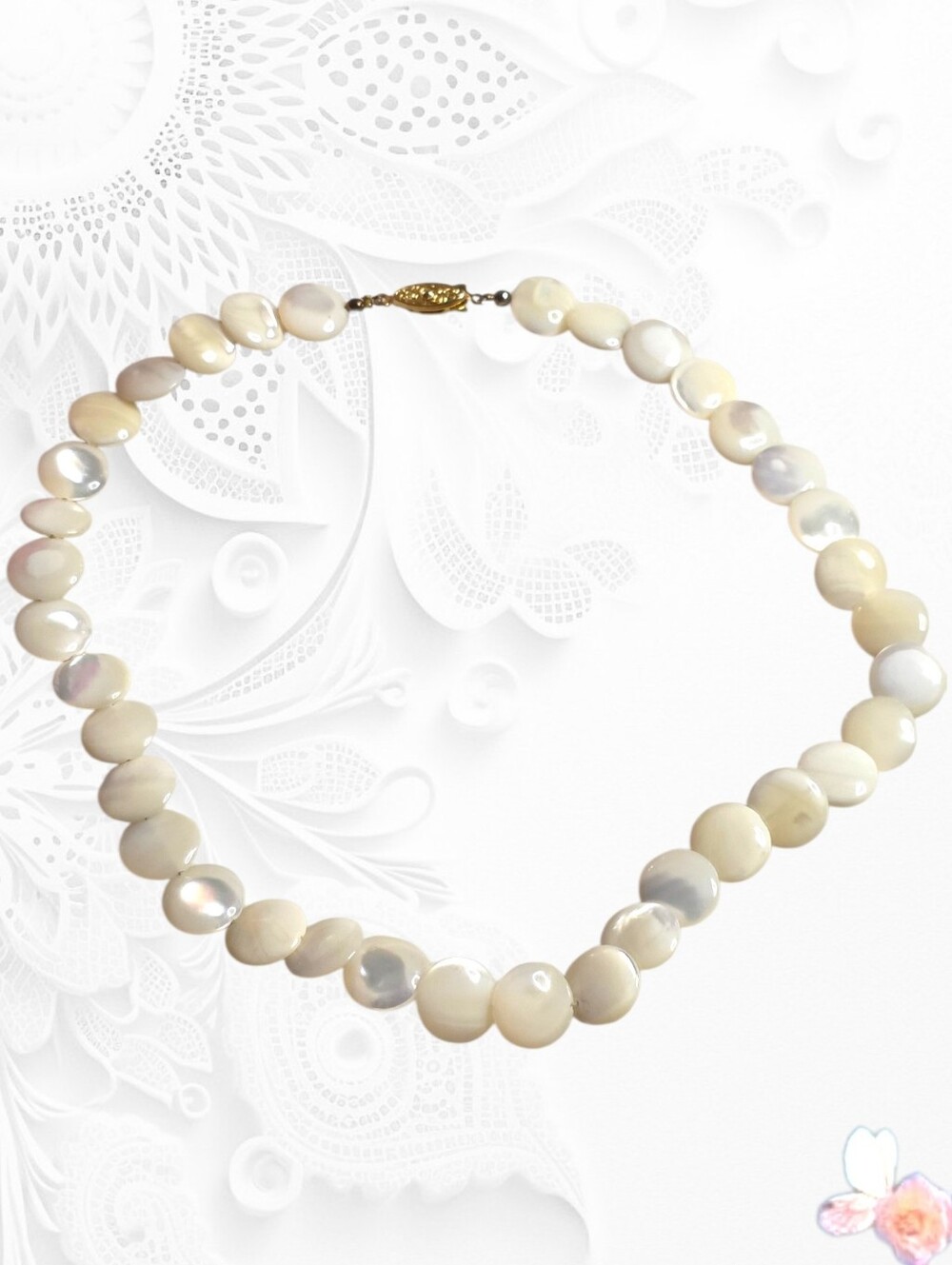 Lustrous Lucoral Mother-of-Pearl Disc Necklace Gold Vintage Clasp 15"